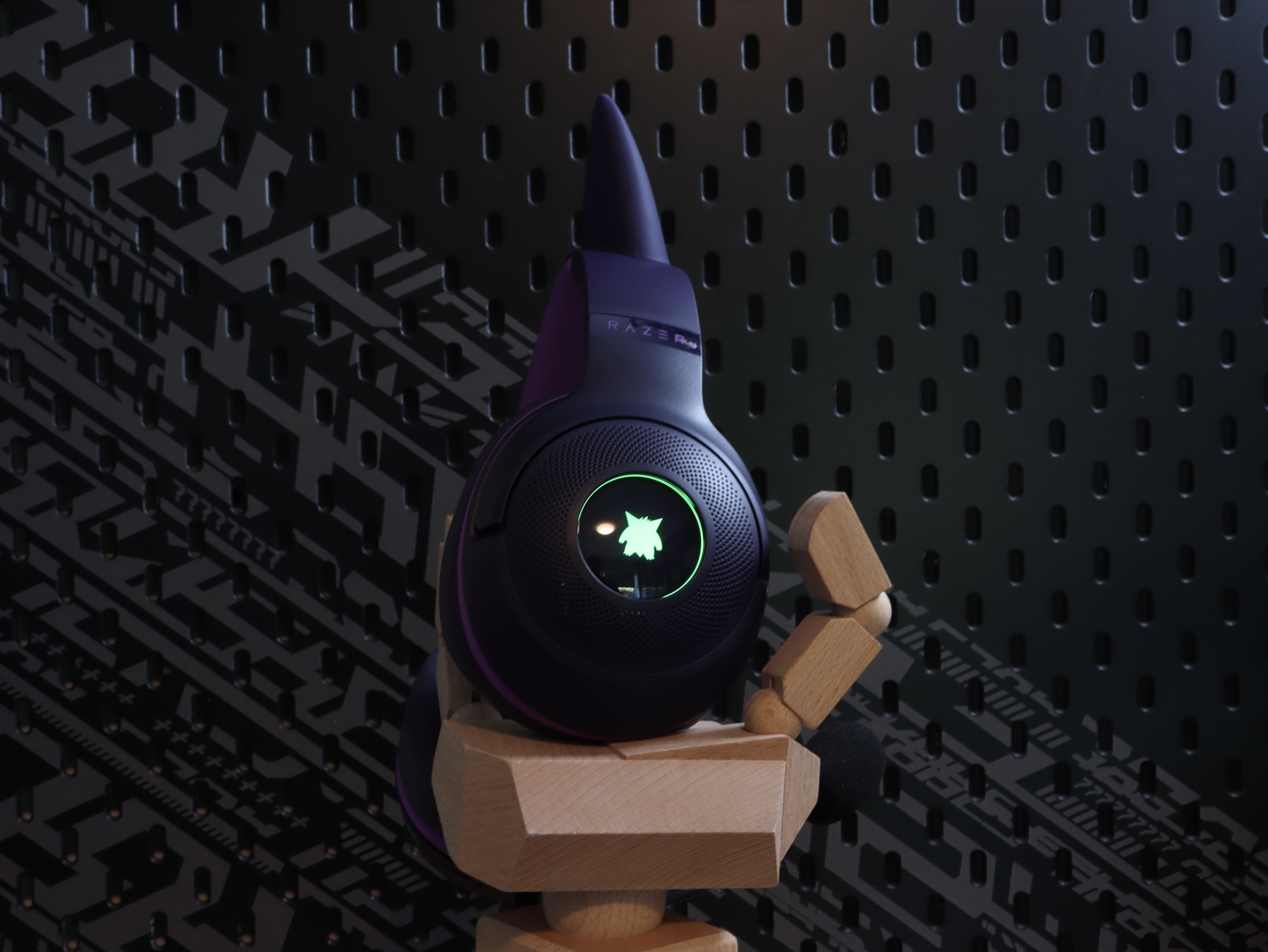 Headset gaming sound surround triforce hyperclear RGB Razer Kraken V2 Gengar Edition Pokemon.JPG